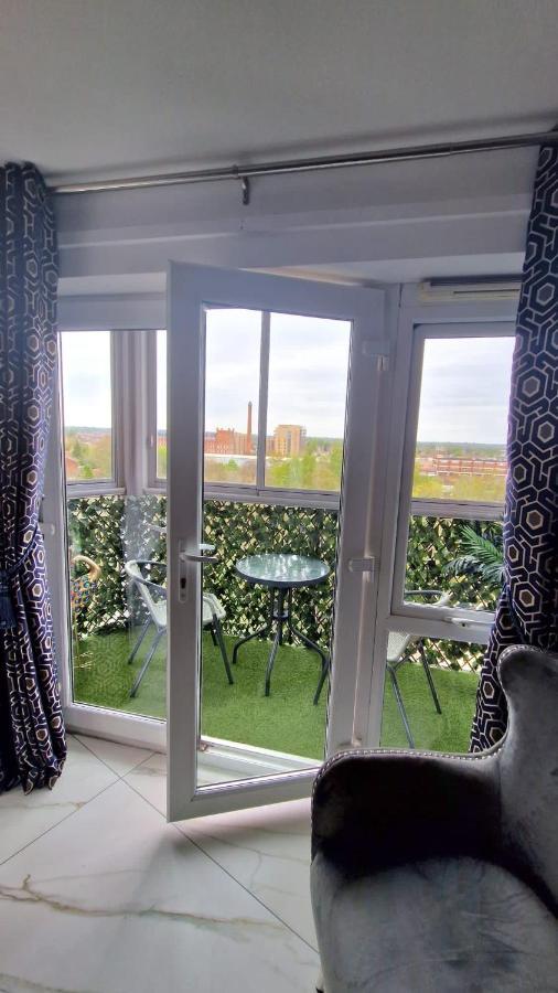 Two Bed Apartment With Balcony Slough,Windsor,Legoland المظهر الخارجي الصورة