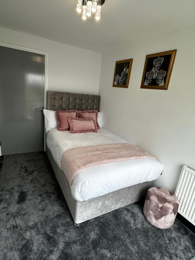 Two Bed Apartment With Balcony Slough,Windsor,Legoland المظهر الخارجي الصورة