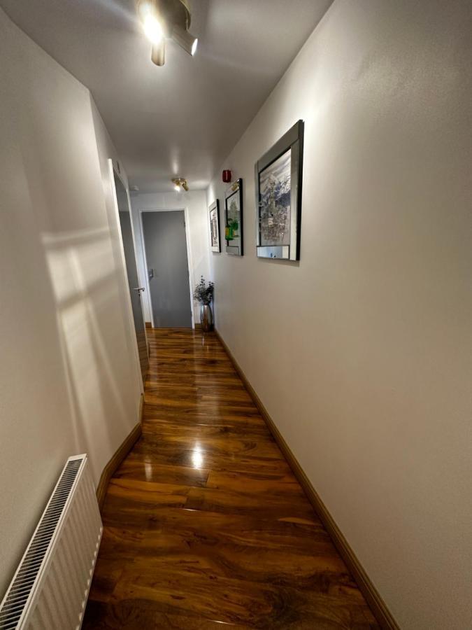 Two Bed Apartment With Balcony Slough,Windsor,Legoland المظهر الخارجي الصورة