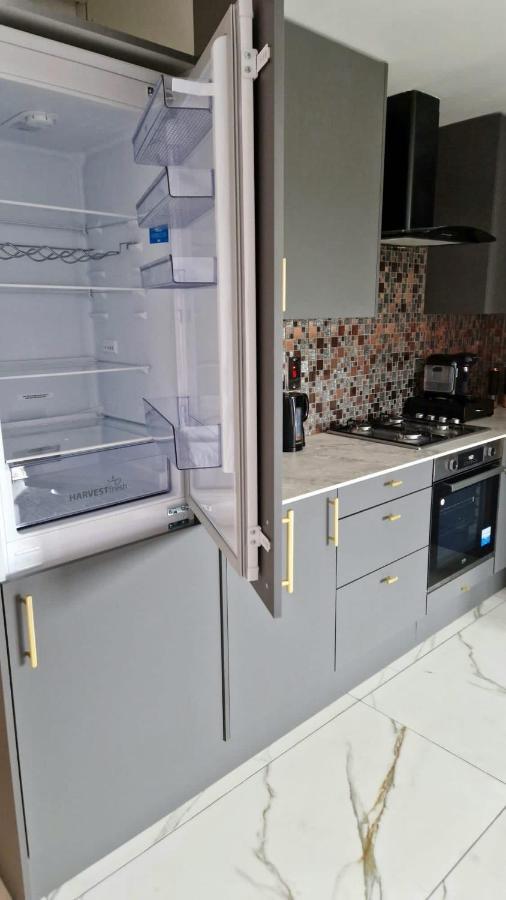 Two Bed Apartment With Balcony Slough,Windsor,Legoland المظهر الخارجي الصورة
